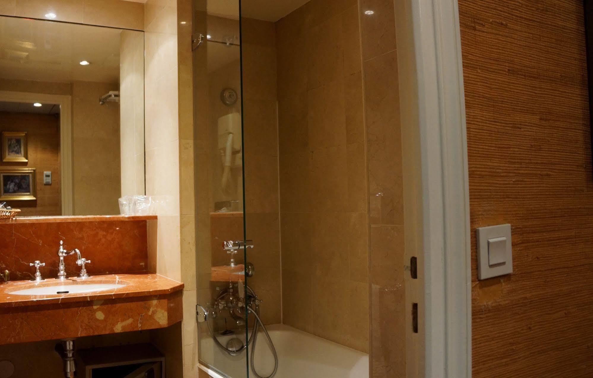 Le Relais Medicis Hotel ปารีส ภายนอก รูปภาพ